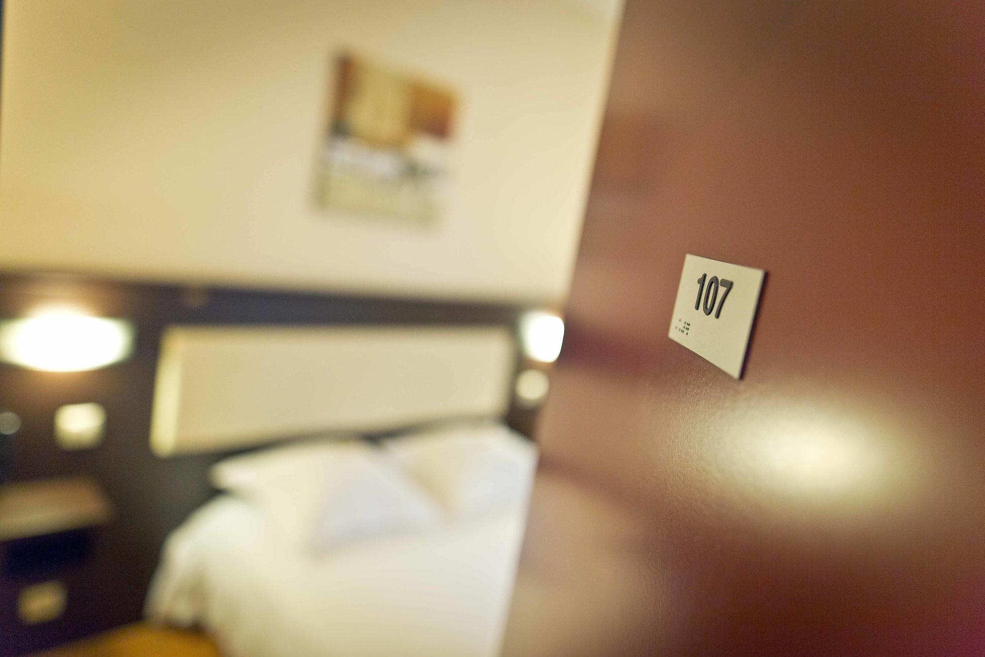 Hotel Le Florin Rennes Bagian luar foto